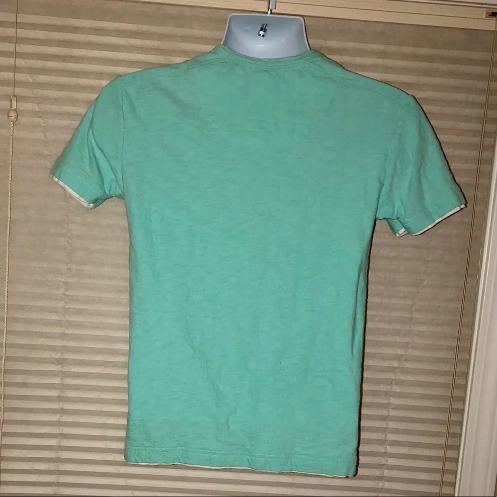Guess Shirt NWOT - Picture 2 of 3